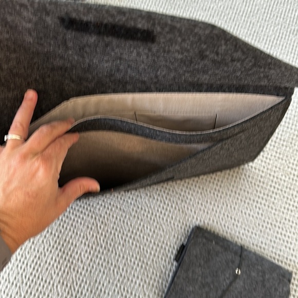 NWOT Homiee Felt Tablet Case - Dark Grey - Picture 7 of 8